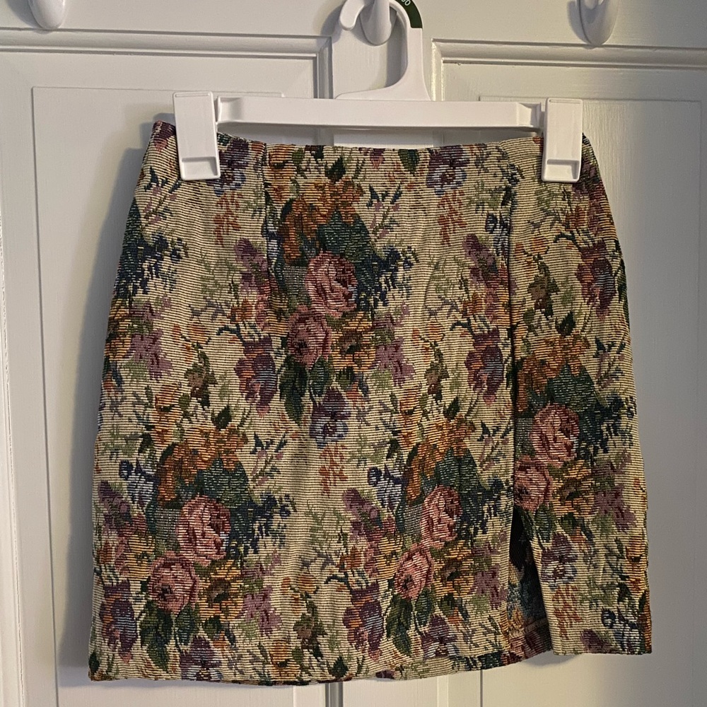 Floral mini skirt
